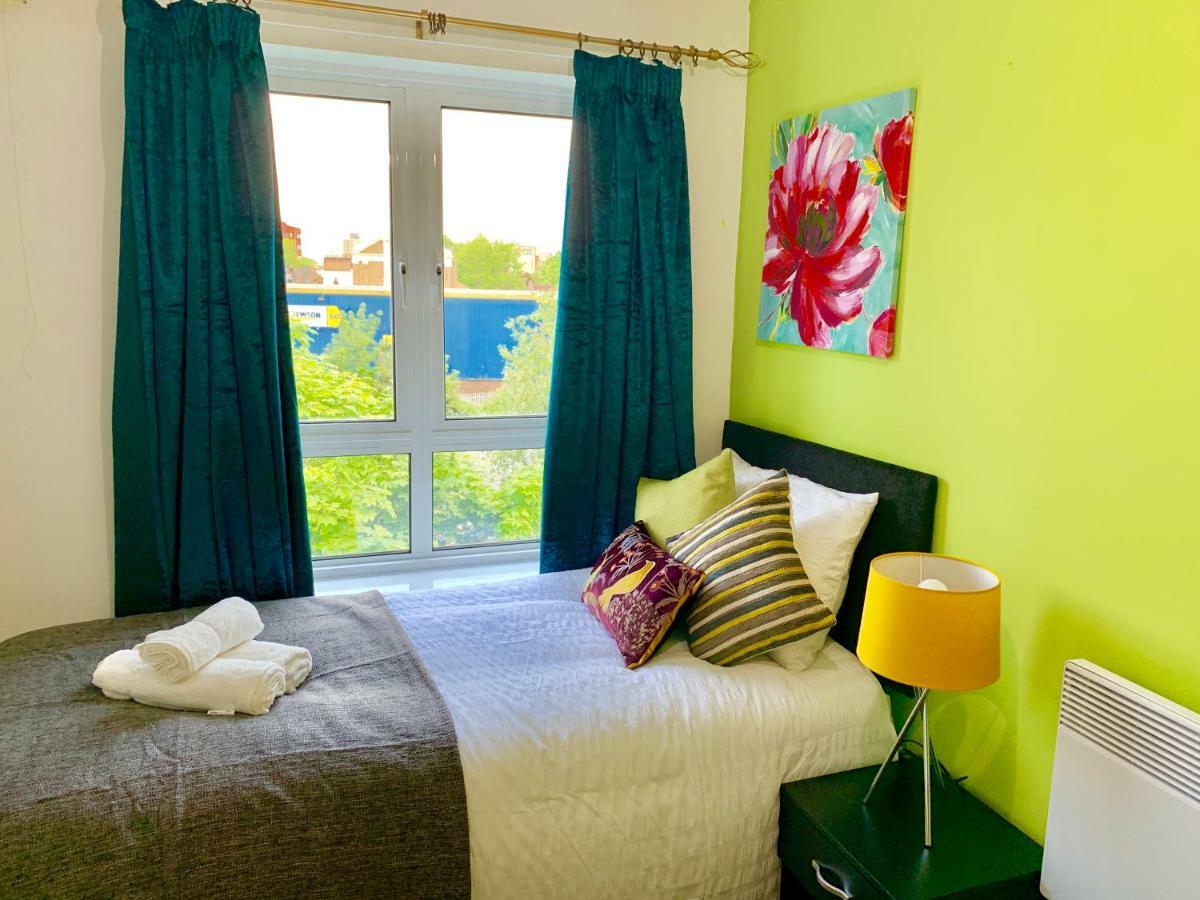 2 Bedrooms Modern Apartment, Lounge, Full Kitchen, Balcony, 5 Minutes Stratford Station Londyn Zewnętrze zdjęcie