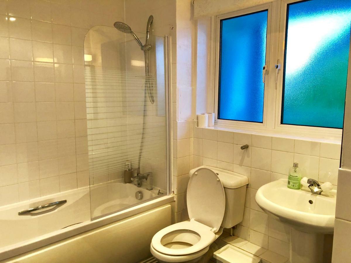 2 Bedrooms Modern Apartment, Lounge, Full Kitchen, Balcony, 5 Minutes Stratford Station Londyn Zewnętrze zdjęcie